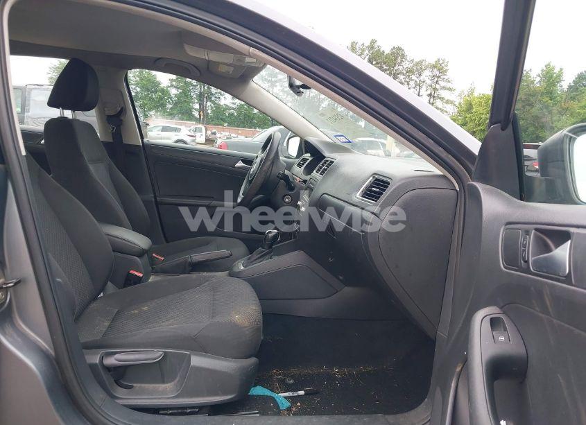 Photo 5 of 2014 Volkswagen Jetta 2.0L S (VIN 3VW2K7AJ2EM313510)