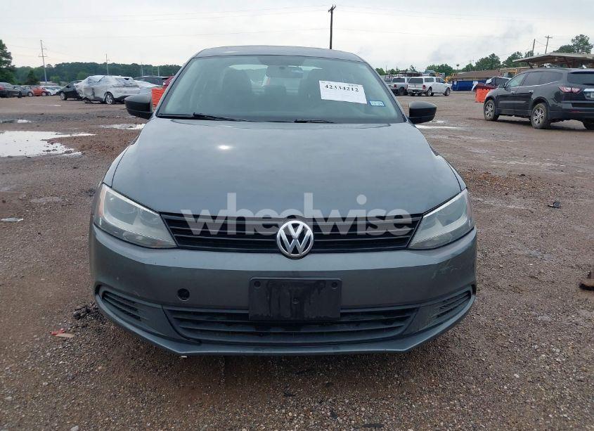 Photo 6 of 2014 Volkswagen Jetta 2.0L S (VIN 3VW2K7AJ2EM313510)