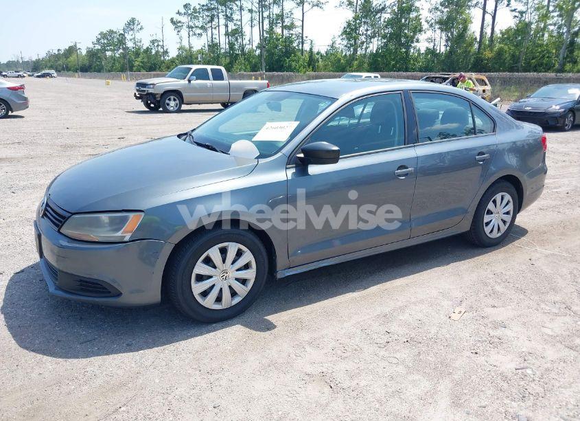 Photo 2 of 2014 Volkswagen Jetta 2.0L S (VIN 3VW2K7AJ2EM328671)
