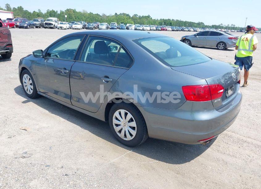 Photo 3 of 2014 Volkswagen Jetta 2.0L S (VIN 3VW2K7AJ2EM328671)