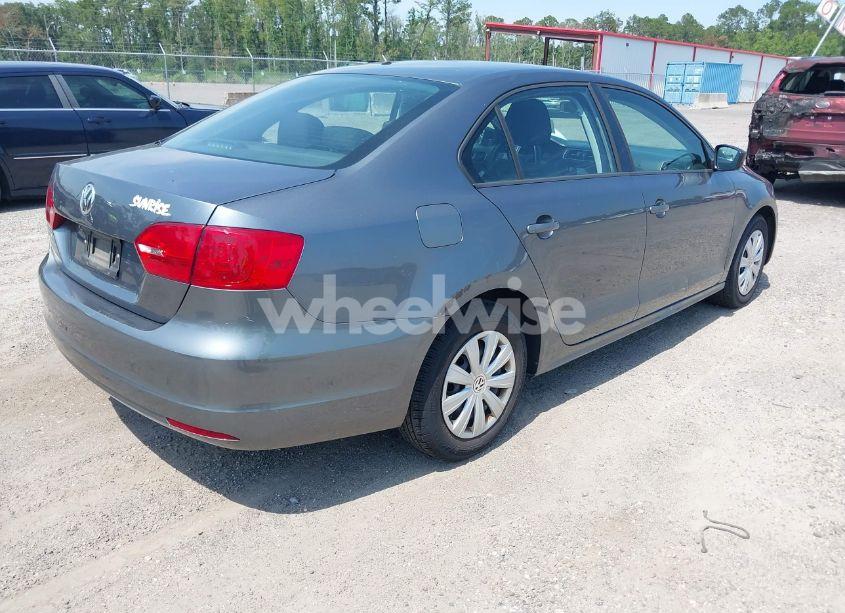 Photo 4 of 2014 Volkswagen Jetta 2.0L S (VIN 3VW2K7AJ2EM328671)