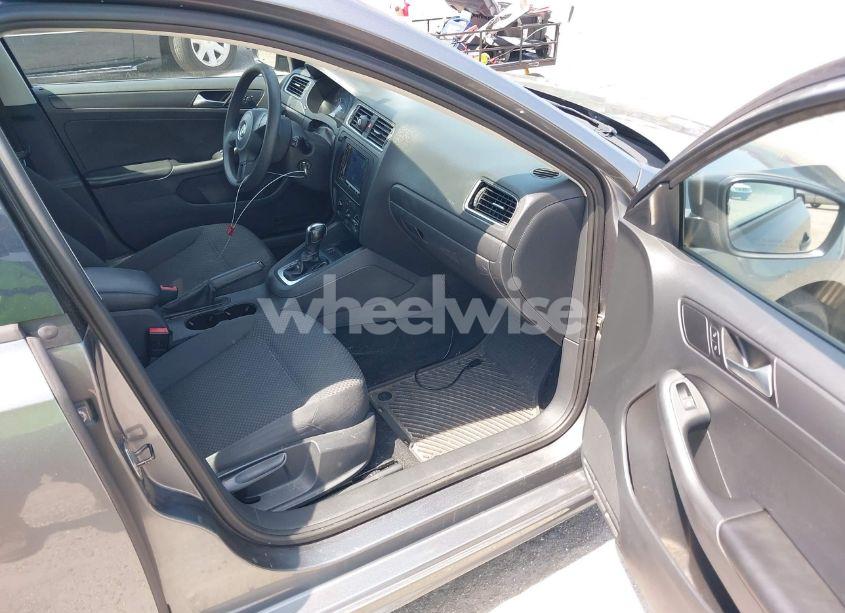 Photo 5 of 2014 Volkswagen Jetta 2.0L S (VIN 3VW2K7AJ2EM328671)