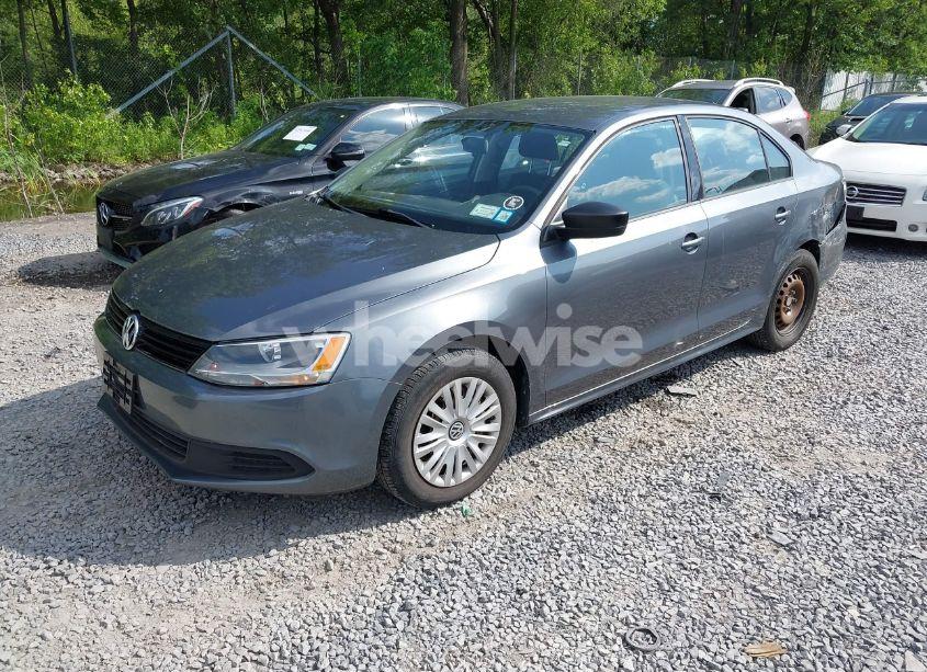 Photo 2 of 2014 Volkswagen Jetta 2.0L S (VIN 3VW2K7AJ2EM352047)