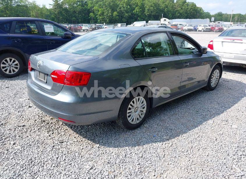 Photo 4 of 2014 Volkswagen Jetta 2.0L S (VIN 3VW2K7AJ2EM352047)