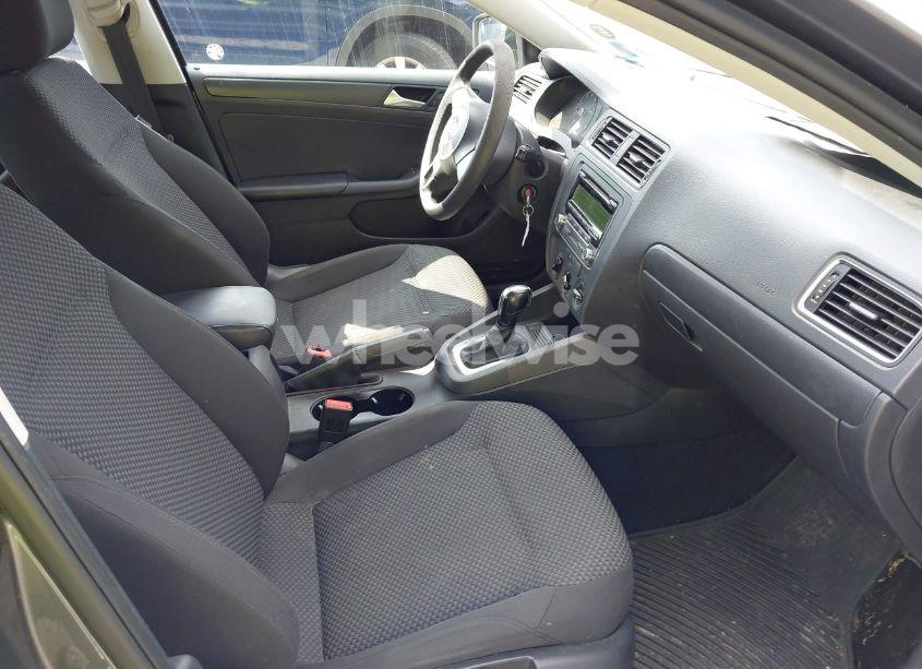 Photo 5 of 2014 Volkswagen Jetta 2.0L S (VIN 3VW2K7AJ2EM352047)