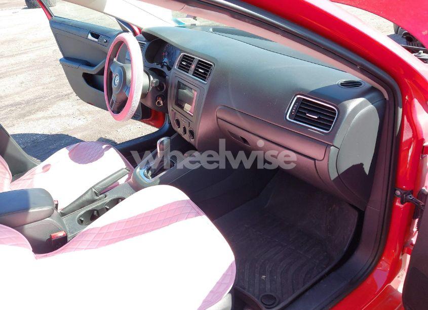 Photo 5 of 2014 Volkswagen Jetta 2.0L S (VIN 3VW2K7AJ2EM391611)