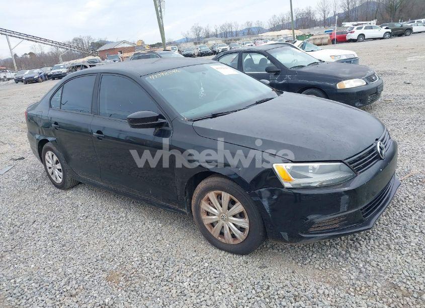 2014 Volkswagen Jetta 2.0L S (VIN 3VW2K7AJ2EM400839) main photo