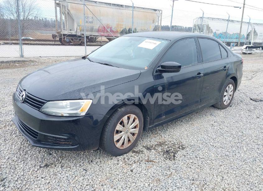 Photo 2 of 2014 Volkswagen Jetta 2.0L S (VIN 3VW2K7AJ2EM400839)