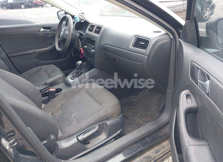 Photo 5 of 2014 Volkswagen Jetta 2.0L S (VIN 3VW2K7AJ2EM400839)