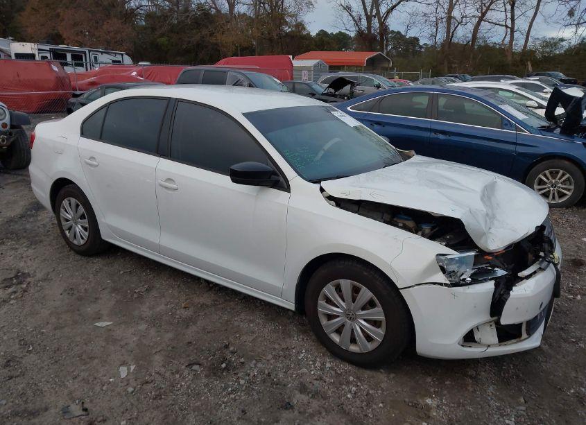 2014 Volkswagen Jetta 2.0L S (VIN 3VW2K7AJ2EM415034) main photo