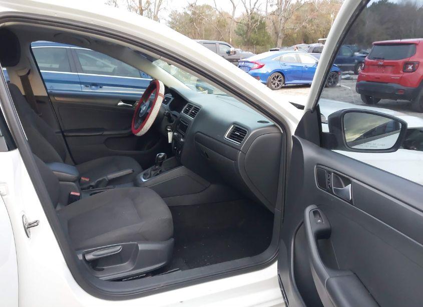 Photo 5 of 2014 Volkswagen Jetta 2.0L S (VIN 3VW2K7AJ2EM415034)