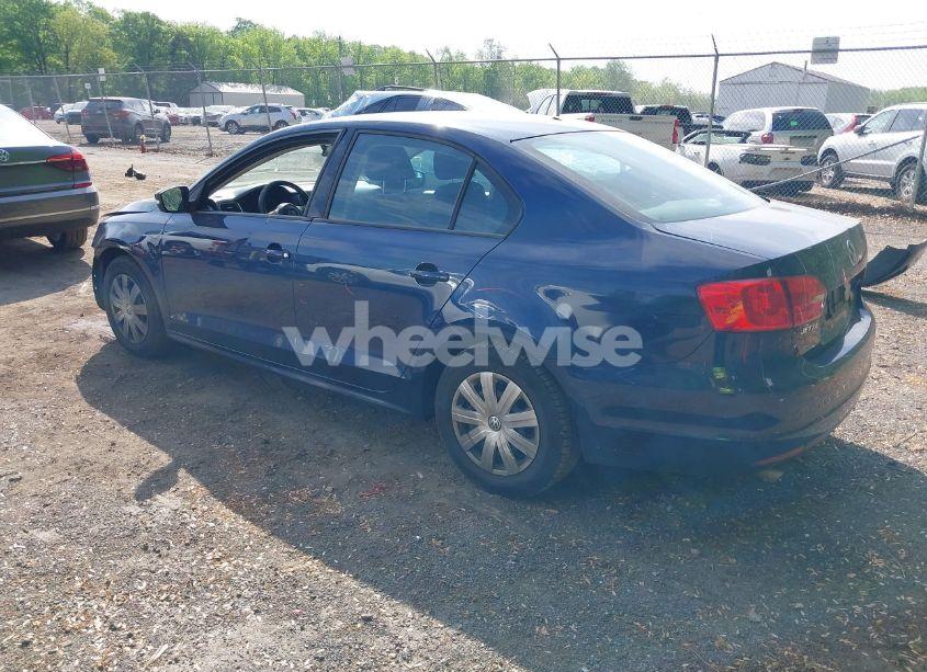 Photo 3 of 2014 Volkswagen Jetta 2.0L S (VIN 3VW2K7AJ2EM429306)