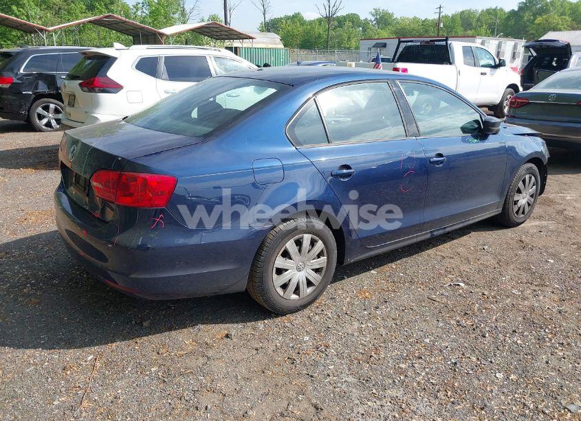 Photo 4 of 2014 Volkswagen Jetta 2.0L S (VIN 3VW2K7AJ2EM429306)