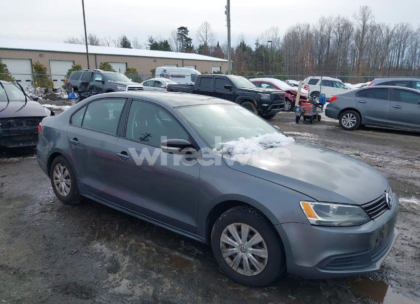 2014 Volkswagen Jetta 2.0L S (VIN 3VW2K7AJ2EM429919) main photo