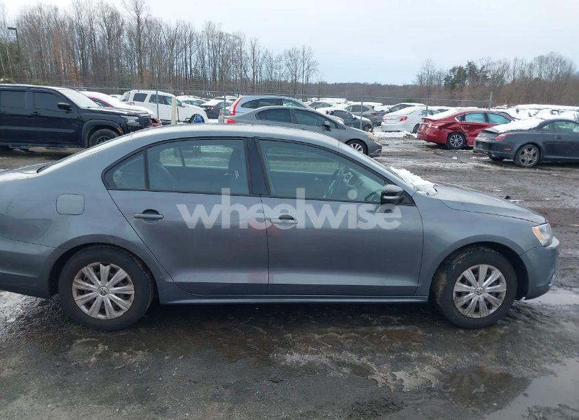 Photo 13 of 2014 Volkswagen Jetta 2.0L S (VIN 3VW2K7AJ2EM429919)