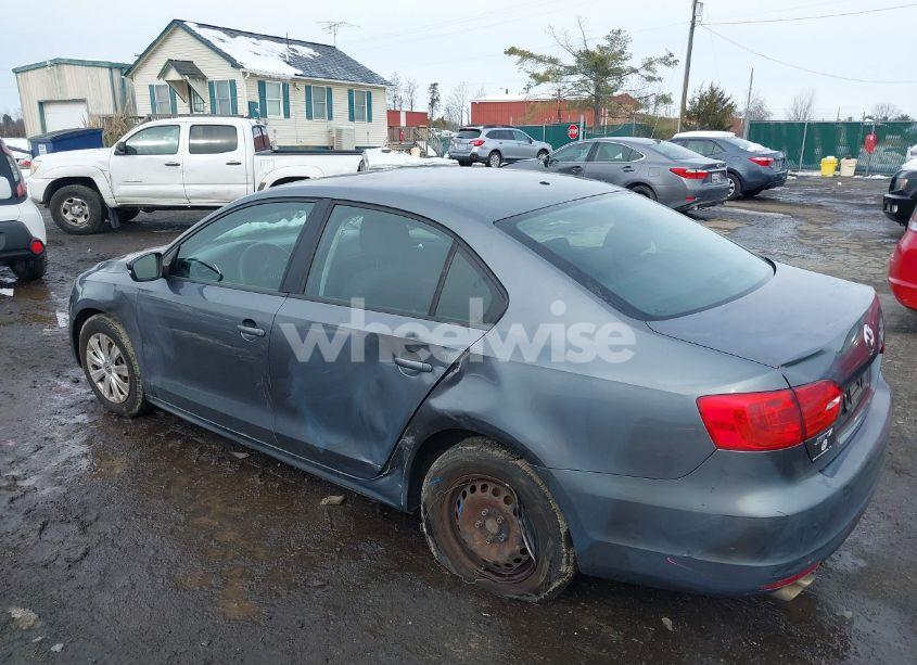 Photo 3 of 2014 Volkswagen Jetta 2.0L S (VIN 3VW2K7AJ2EM429919)