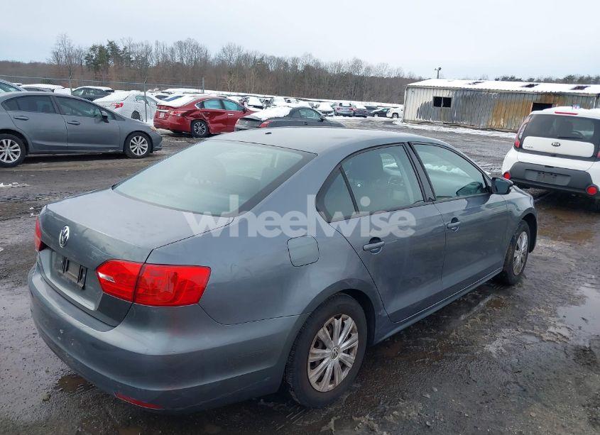 Photo 4 of 2014 Volkswagen Jetta 2.0L S (VIN 3VW2K7AJ2EM429919)