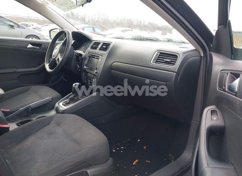 Photo 5 of 2014 Volkswagen Jetta 2.0L S (VIN 3VW2K7AJ2EM429919)