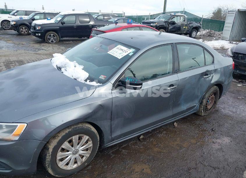 Photo 6 of 2014 Volkswagen Jetta 2.0L S (VIN 3VW2K7AJ2EM429919)