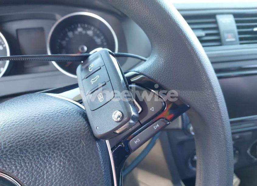 Photo 11 of 2015 Volkswagen Jetta 2.0L S (VIN 3VW2K7AJ2FM210847)