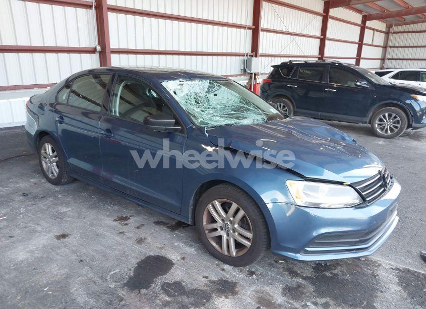2015 Volkswagen Jetta 2.0L S (VIN 3VW2K7AJ2FM217913) main photo