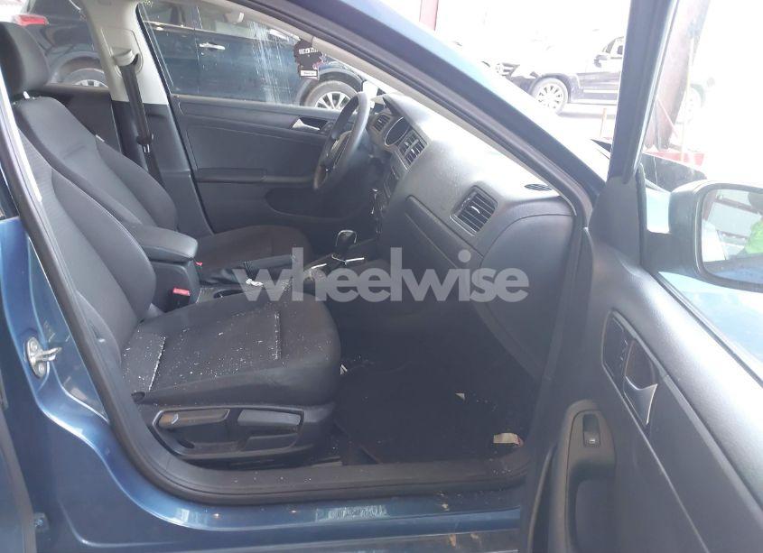 Photo 5 of 2015 Volkswagen Jetta 2.0L S (VIN 3VW2K7AJ2FM217913)