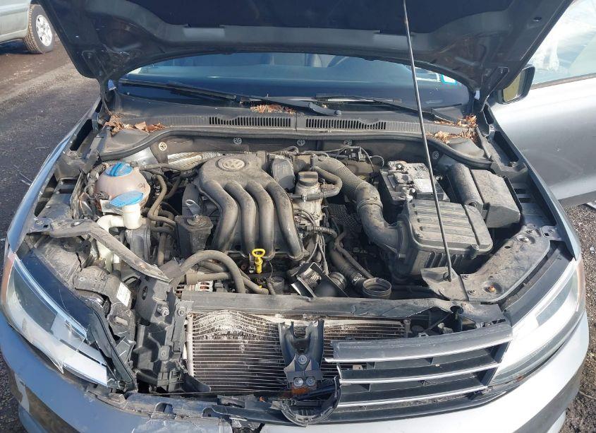 Photo 10 of 2015 Volkswagen Jetta 2.0L S (VIN 3VW2K7AJ2FM304338)