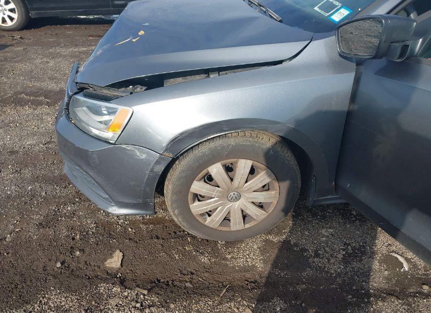 Photo 13 of 2015 Volkswagen Jetta 2.0L S (VIN 3VW2K7AJ2FM304338)