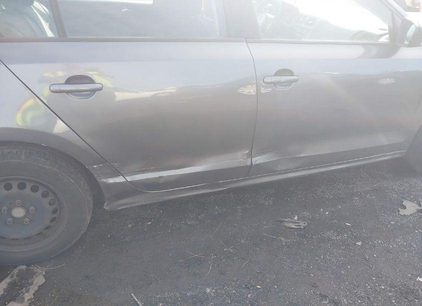 Photo 14 of 2015 Volkswagen Jetta 2.0L S (VIN 3VW2K7AJ2FM304338)