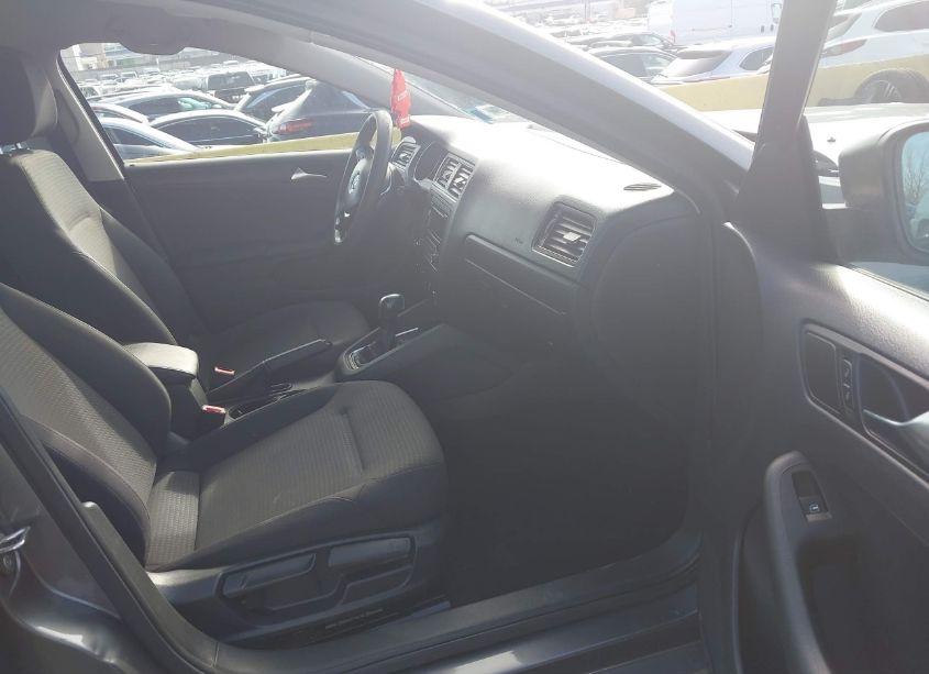 Photo 5 of 2015 Volkswagen Jetta 2.0L S (VIN 3VW2K7AJ2FM304338)