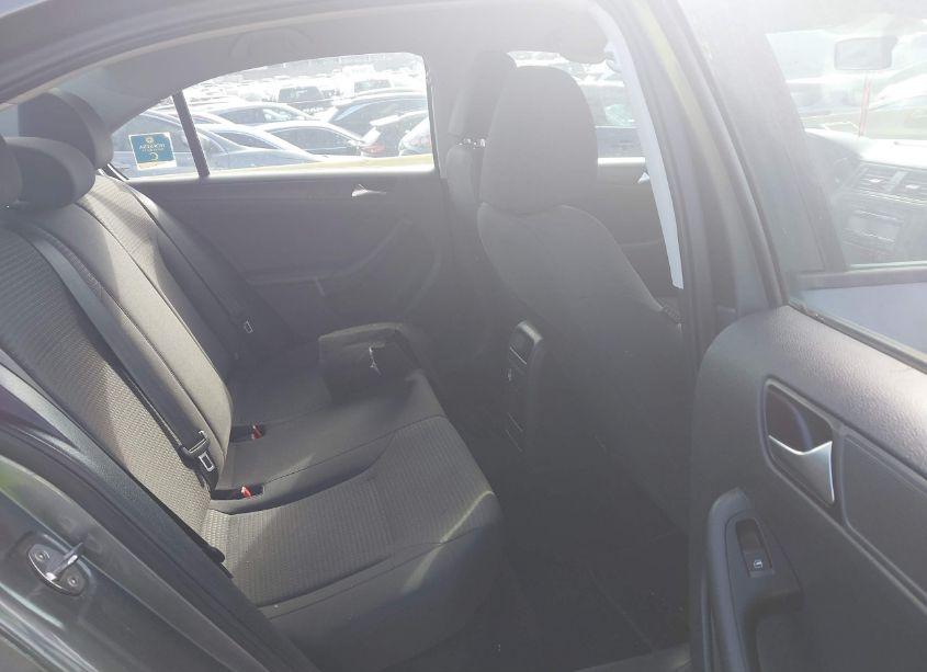 Photo 8 of 2015 Volkswagen Jetta 2.0L S (VIN 3VW2K7AJ2FM304338)