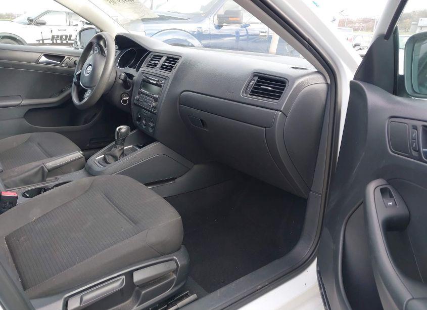 Photo 5 of 2015 Volkswagen Jetta 2.0L S (VIN 3VW2K7AJ2FM317543)