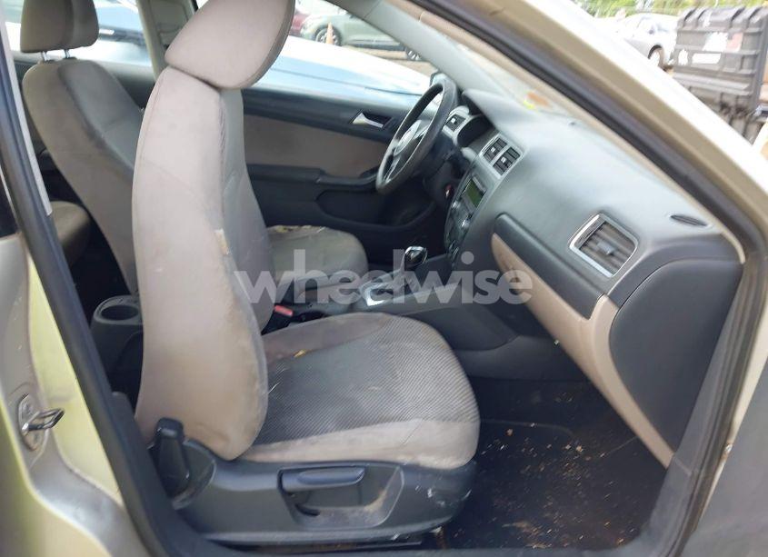 Photo 5 of 2012 Volkswagen Jetta 2.0L S (VIN 3VW2K7AJ3CM460402)