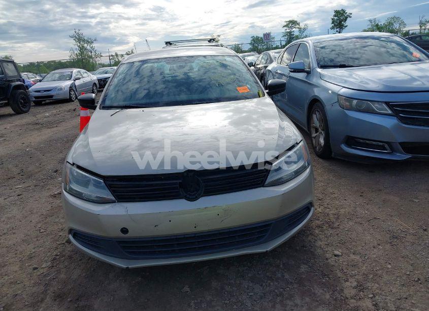 Photo 6 of 2012 Volkswagen Jetta 2.0L S (VIN 3VW2K7AJ3CM460402)