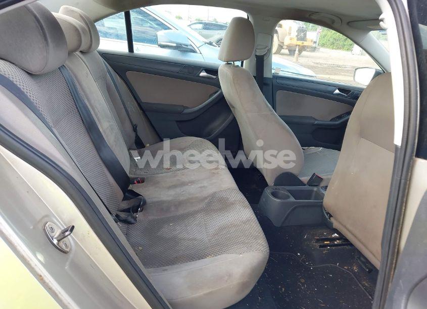 Photo 8 of 2012 Volkswagen Jetta 2.0L S (VIN 3VW2K7AJ3CM460402)