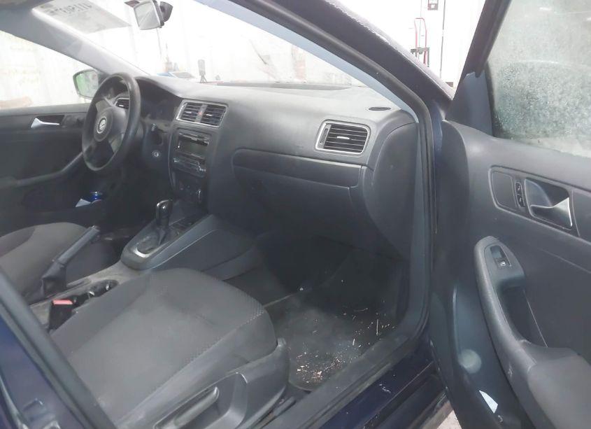 Photo 5 of 2012 Volkswagen Jetta 2.0L S (VIN 3VW2K7AJ3CM464742)