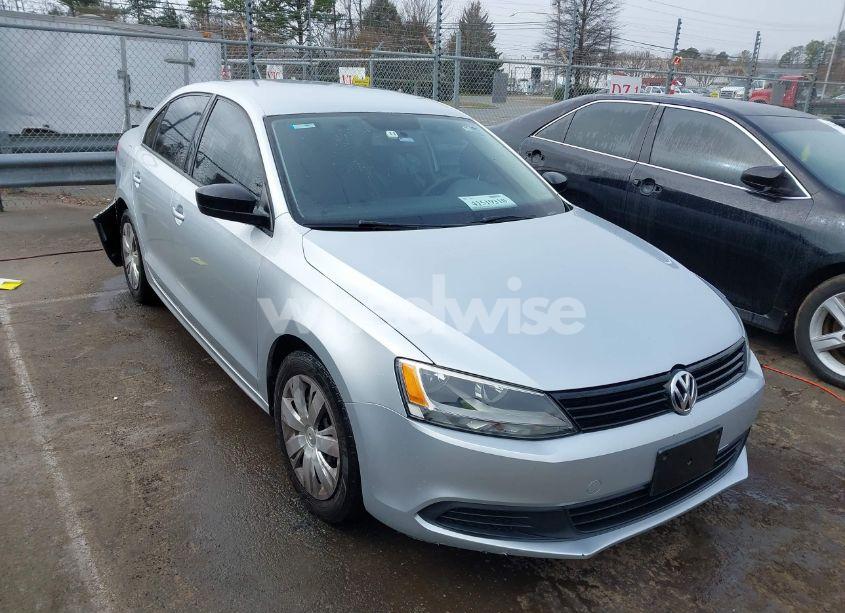2013 Volkswagen Jetta 2.0L S (VIN 3VW2K7AJ3DM212510) main photo