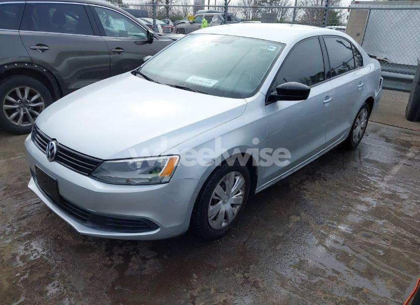 Photo 2 of 2013 Volkswagen Jetta 2.0L S (VIN 3VW2K7AJ3DM212510)