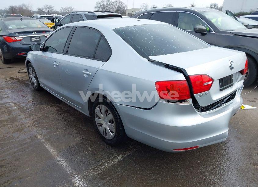 Photo 3 of 2013 Volkswagen Jetta 2.0L S (VIN 3VW2K7AJ3DM212510)