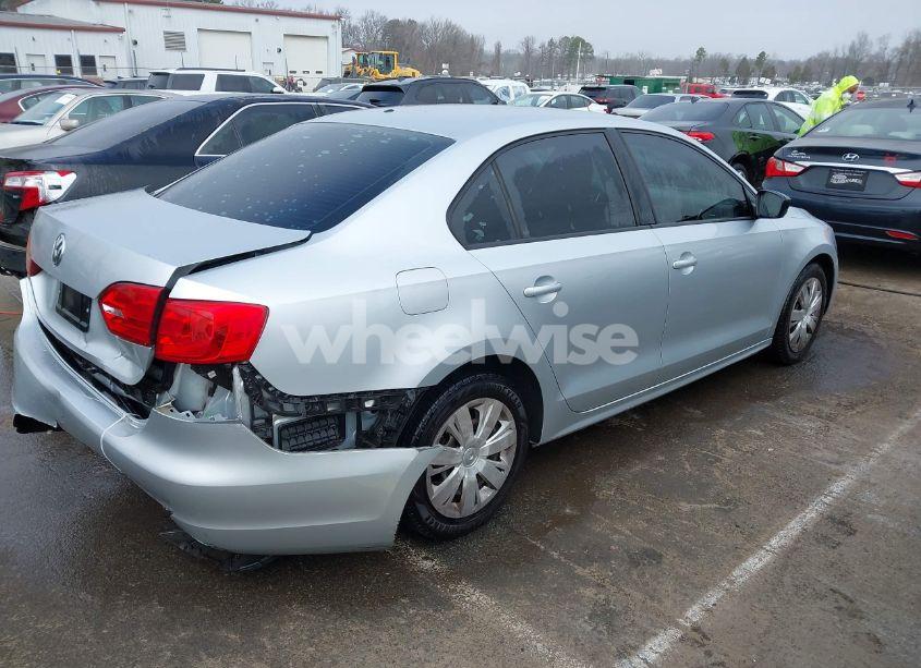 Photo 4 of 2013 Volkswagen Jetta 2.0L S (VIN 3VW2K7AJ3DM212510)