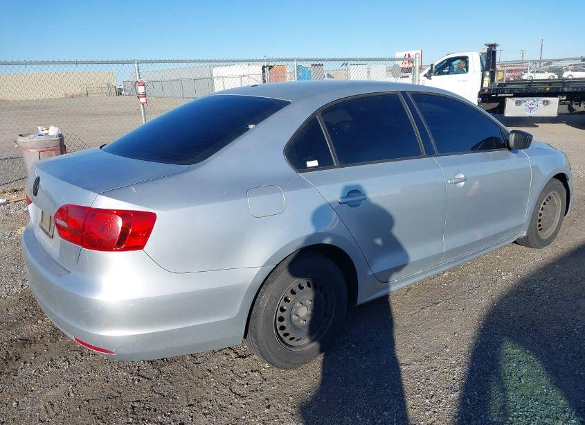 Photo 4 of 2013 Volkswagen Jetta 2.0L S (VIN 3VW2K7AJ3DM237665)