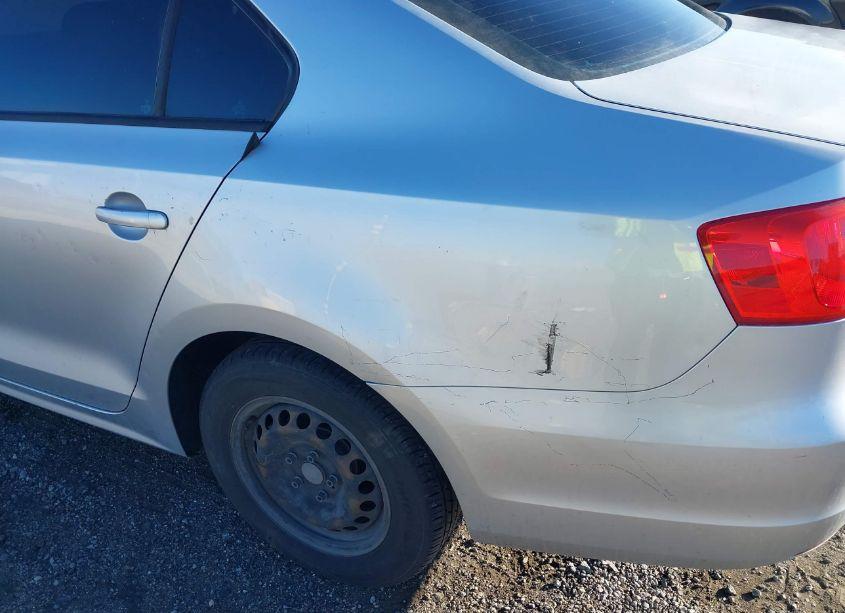 Photo 6 of 2013 Volkswagen Jetta 2.0L S (VIN 3VW2K7AJ3DM237665)