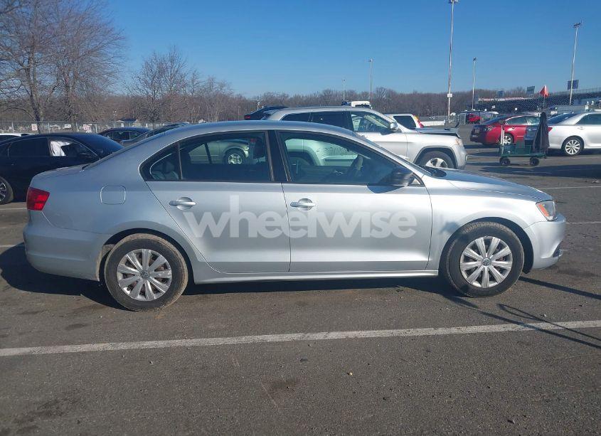 Photo 13 of 2013 Volkswagen Jetta 2.0L S (VIN 3VW2K7AJ3DM253560)