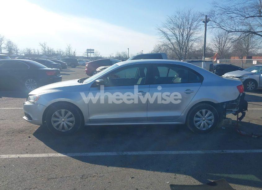 Photo 14 of 2013 Volkswagen Jetta 2.0L S (VIN 3VW2K7AJ3DM253560)