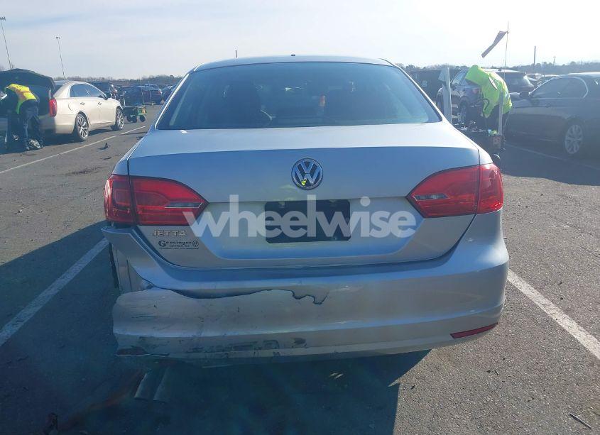 Photo 16 of 2013 Volkswagen Jetta 2.0L S (VIN 3VW2K7AJ3DM253560)