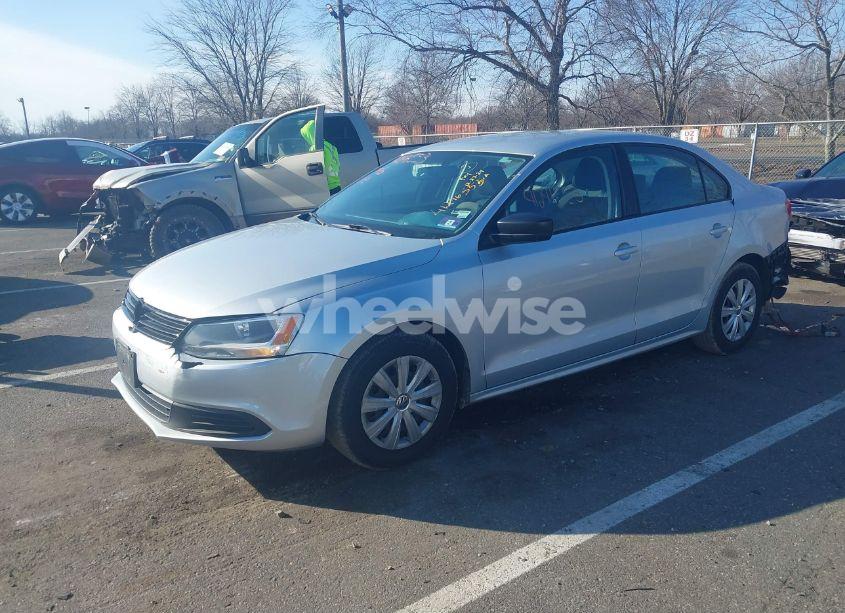 Photo 2 of 2013 Volkswagen Jetta 2.0L S (VIN 3VW2K7AJ3DM253560)