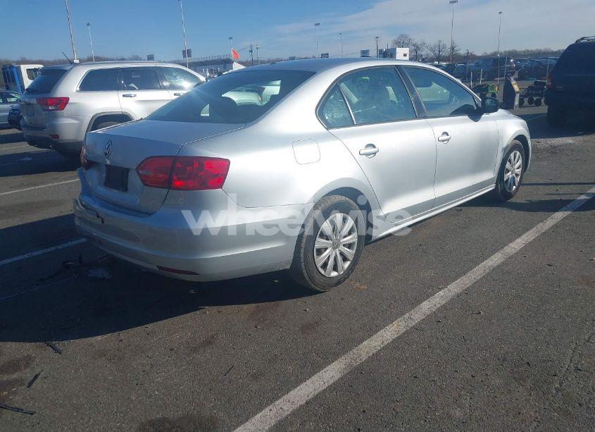 Photo 4 of 2013 Volkswagen Jetta 2.0L S (VIN 3VW2K7AJ3DM253560)