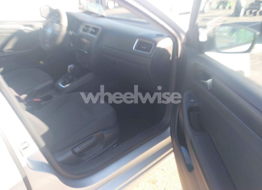 Photo 5 of 2013 Volkswagen Jetta 2.0L S (VIN 3VW2K7AJ3DM253560)