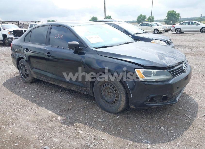 2013 Volkswagen Jetta 2.0L S (VIN 3VW2K7AJ3DM287093) main photo