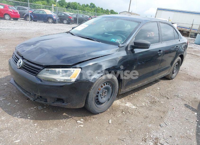 Photo 2 of 2013 Volkswagen Jetta 2.0L S (VIN 3VW2K7AJ3DM287093)